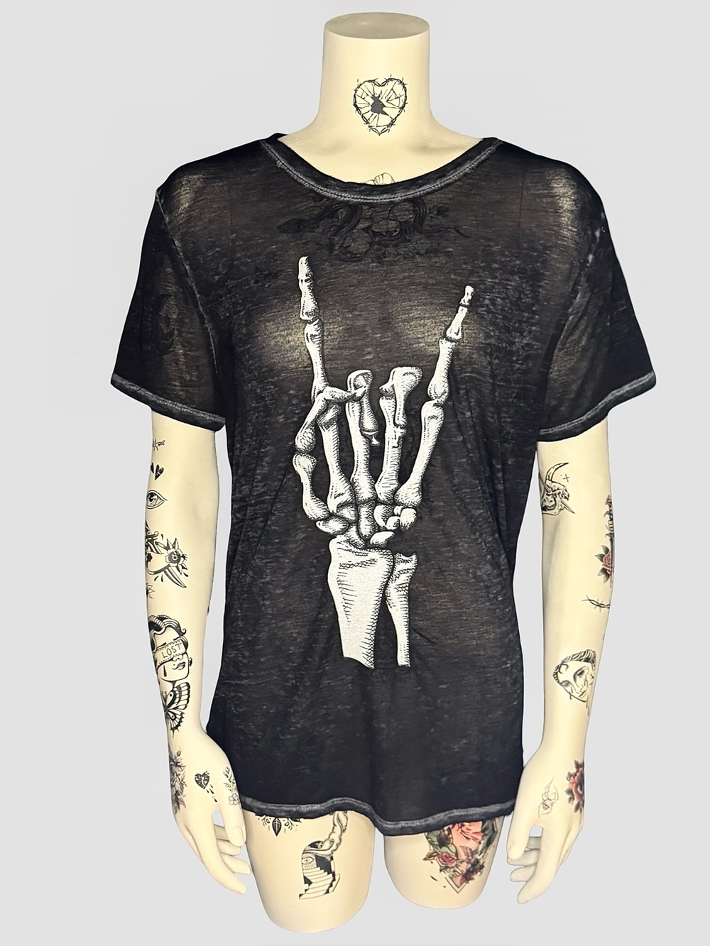 Skeleton hand sheet graphic t-shirt